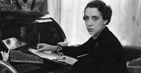 Elsa Schiaparelli, la leggendaria stilista che ha ispirato .